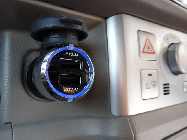 車で使う充電用のusbプラグは適当に選んじゃダメ その理由とは モヤモヤモータース